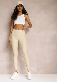 Renee - Jasnobeżowe Legginsy Hyraste. Kolor: beżowy. Materiał: dzianina. Długość: długie. Wzór: aplikacja. Styl: sportowy