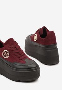Born2be - Czarno-Bordowe Sneakersy Vices na Platformie Zdobione Okrągłą Aplikacją Wodvire. Okazja: na co dzień, na spacer. Nosek buta: okrągły. Kolor: czarny. Materiał: jeans. Szerokość cholewki: normalna. Wzór: aplikacja. Obcas: na platformie. Sport: turystyka piesza #4