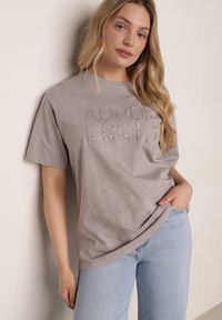 Born2be - Szary Oversizowy T-shirt z Bawełny Zdobiony Haftem z Cekinami Pidella. Okazja: na co dzień. Kolor: szary. Materiał: bawełna. Wzór: aplikacja, haft. Styl: elegancki, casual #5