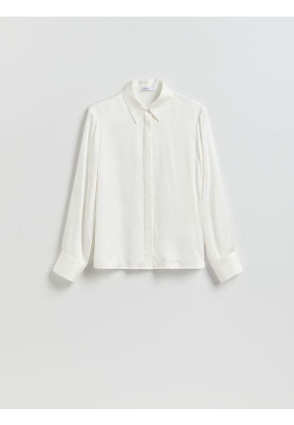 Reserved - Satynowa koszula z wiskozy - biały. Kolor: biały. Materiał: wiskoza, satyna