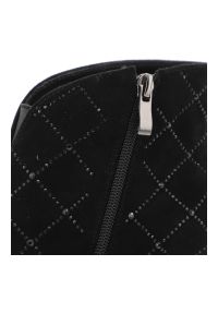 Czarne Botki S.Barski Eleganckie Buty Damskie. Okazja: na co dzień. Zapięcie: zamek. Kolor: czarny. Materiał: zamsz. Wzór: geometria, aplikacja. Obcas: na obcasie. Styl: elegancki. Wysokość obcasa: średni #8