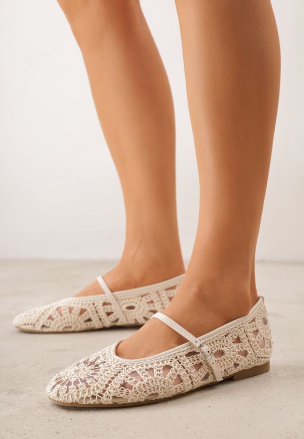 Renee - Beżowe Boho Balerinki VICES w Stylu Mary Jane z Ażurową Cholewką Lainia. Okazja: na co dzień. Zapięcie: pasek. Kolor: beżowy. Szerokość cholewki: normalna. Wzór: ażurowy. Sezon: lato, wiosna. Styl: boho
