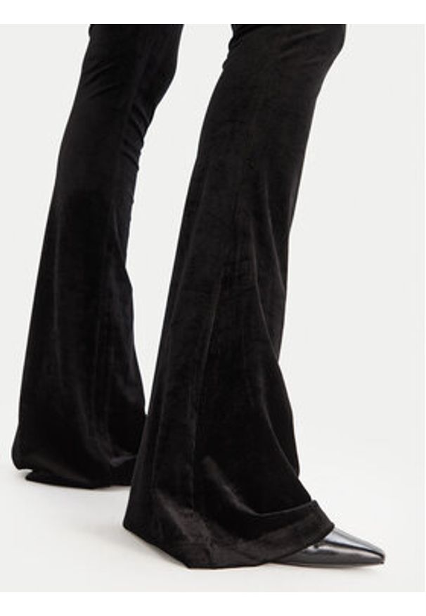 Versace Jeans Couture Legginsy 79HAC322 J0237 Czarny Slim Fit. Kolor: czarny. Materiał: syntetyk