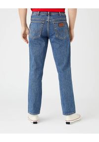 Wrangler - WRANGLER TEXAS STONEWASH W12133010. Stan: podwyższony. Styl: klasyczny