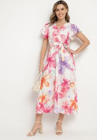 Born2be - Fuksjowa Sukienka w Kwiaty o Kopertowym Kroju z Wiązanym Paskiem Redanae. Okazja: na co dzień. Kolor: różowy. Wzór: kwiaty. Typ sukienki: kopertowe. Styl: casual, elegancki #7