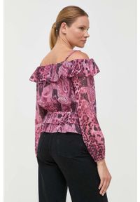 Guess bluzka damska kolor różowy wzorzysta. Okazja: na co dzień. Typ kołnierza: dekolt hiszpanka. Kolor: różowy. Materiał: tkanina. Długość rękawa: na ramiączkach. Styl: casual #3