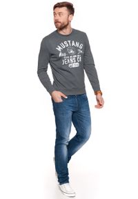 Mustang - BLUZA MUSTANG MĘSKA Logo Sweatshirt 1007641 4151. Kolor: szary. Wzór: nadruk, melanż #10