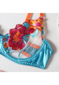 Intica - Komplet bielizny z kwiatowym haftem na specjalne okazje Banu. Kolor: różowy. Materiał: materiał. Wzór: kwiaty, haft #7