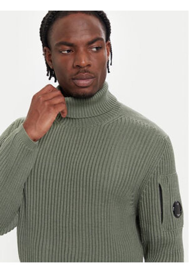 C.P. Company Golf 19CMKN220A006595A Zielony Regular Fit. Typ kołnierza: golf. Kolor: zielony. Materiał: syntetyk