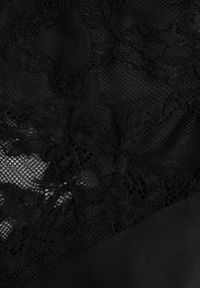 Born2be - Czarna Koktajlowa Sukienka o Dopasowanym Kroju z Koronką Bermine. Okazja: na spotkanie biznesowe, na ślub cywilny, do pracy, na wesele. Kolor: czarny. Materiał: koronka. Wzór: koronka. Typ sukienki: proste. Styl: wizytowy #4