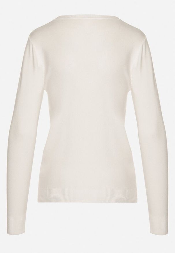 Born2be - Biały Sweter z Wiskozą i Dekoltem w Serek Olisela. Okazja: na co dzień. Typ kołnierza: dekolt w serek. Kolor: biały. Materiał: wiskoza. Styl: casual, elegancki
