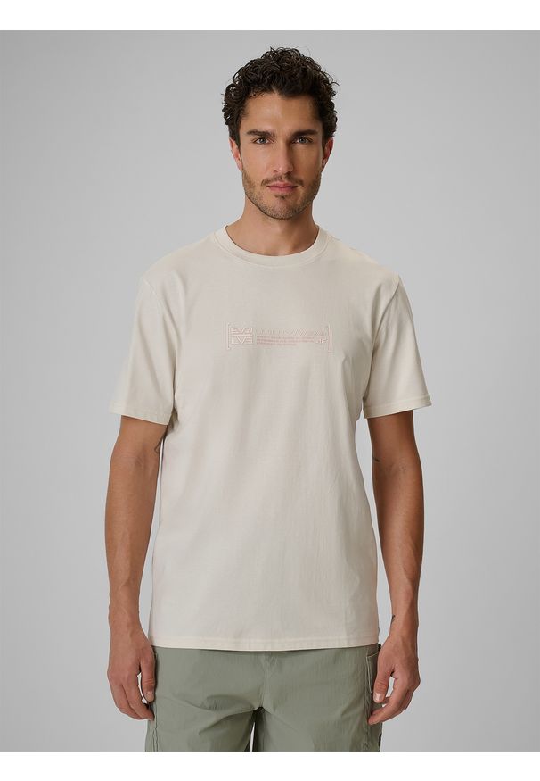4f - 4F T-shirt regular z nadrukiem męski - beżowy XL. Okazja: na spacer, na co dzień. Kolor: beżowy. Materiał: bawełna, dzianina. Wzór: nadruk. Styl: casual