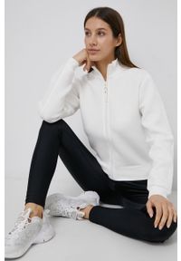 Guess Bluza damska kolor biały z nadrukiem. Okazja: na co dzień. Kolor: biały. Materiał: materiał, wiskoza. Wzór: nadruk. Styl: casual
