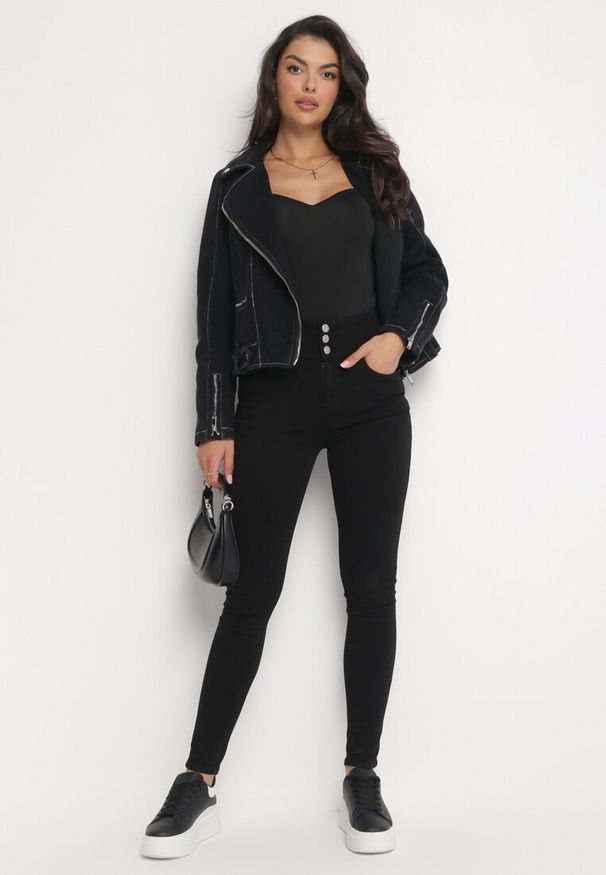 Born2be - Czarne Jeansy Skinny Push Up Amariah. Okazja: na co dzień, na spotkanie biznesowe. Kolor: czarny. Wzór: aplikacja. Styl: biznesowy, elegancki, casual