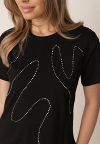 Born2be - Czarny Bawełniany T-shirt Ozdobiony Cyrkoniami Monomene. Okazja: na co dzień. Kolor: czarny. Materiał: bawełna. Wzór: aplikacja. Styl: elegancki, casual #5