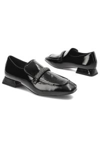 Czarne Półbuty Armodo Stylowe Buty Damskie. Okazja: na spotkanie biznesowe. Kolor: czarny. Materiał: skóra, lakier. Szerokość cholewki: normalna. Styl: elegancki