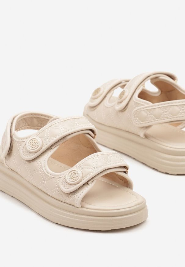 Born2be - Beżowe Sandały na Grubej Podeszwie Ozdobione Pikowaniem Zelvania. Okazja: na co dzień. Zapięcie: rzepy. Kolor: beżowy. Wzór: aplikacja. Styl: casual