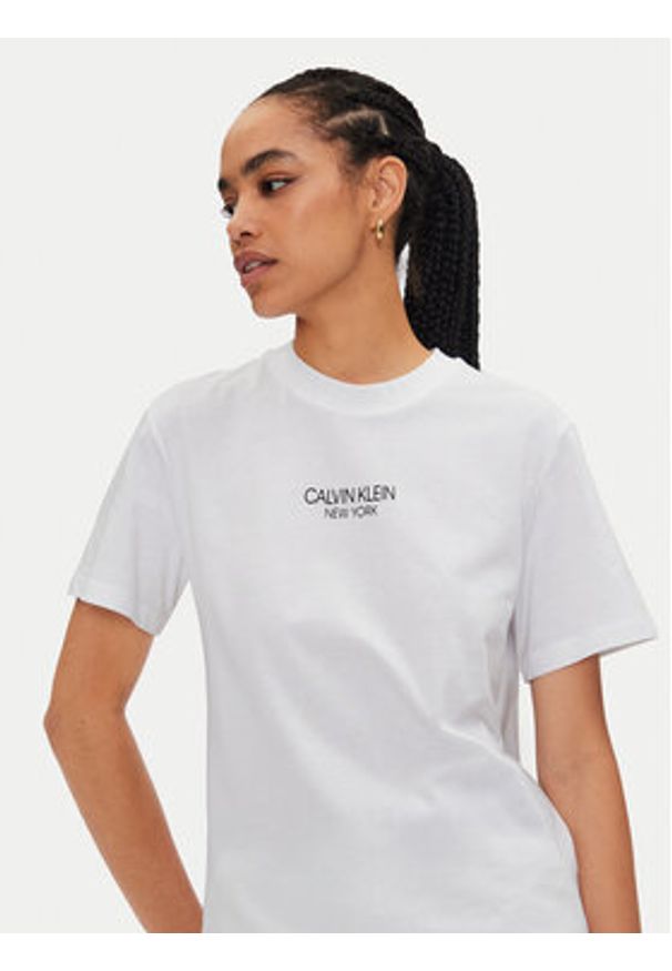 Calvin Klein T-Shirt New York K20K208064 Biały Regular Fit. Kolor: biały. Materiał: bawełna
