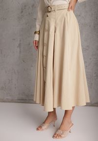 Renee - Beżowa Rozkloszowana Spódnica z Kieszonkami i Paskiem z Klamrą Qualea. Okazja: na co dzień. Kolor: beżowy. Materiał: wiskoza, bawełna, materiał. Styl: casual, elegancki #2