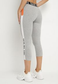 Born2be - Szare Bawełniane Legginsy o Długości 3/4 z Niskim Stanem i Lampasem Obessina. Okazja: na co dzień, na spacer. Stan: obniżony. Kolor: szary. Materiał: bawełna. Styl: casual #3
