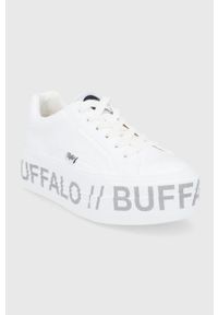 Buffalo Buty kolor biały na platformie. Nosek buta: okrągły. Zapięcie: sznurówki. Kolor: biały. Materiał: guma. Obcas: na platformie #3