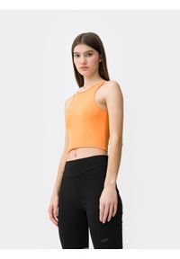 4f - Crop top z wycięciem na plecach damski. Typ kołnierza: dekolt na plecach. Kolor: pomarańczowy. Materiał: elastan, dzianina. Długość rękawa: na ramiączkach. Wzór: gładki