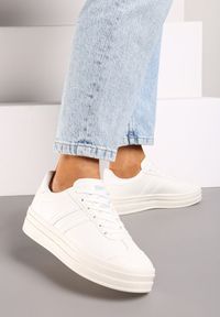 Born2be - Białe Sneakersy na Platformie z Minimalistycznymi Przeszyciami Teritha. Okazja: na co dzień. Kolor: biały. Materiał: jeans. Obcas: na platformie #3