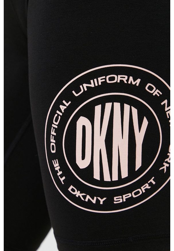 DKNY - Dkny Szorty damskie kolor czarny z nadrukiem high waist. Stan: podwyższony. Kolor: czarny. Materiał: dzianina. Wzór: nadruk