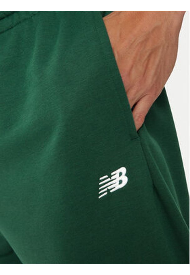 New Balance Spodnie dresowe Essentials MP41519NWG Zielony Relaxed Fit. Kolor: zielony. Materiał: bawełna, syntetyk