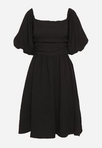 Born2be - Czarna Sukienka o Rozkloszowanym Kroju z Bufiastymi Rękawami Maradora. Okazja: na co dzień. Typ kołnierza: dekolt kwadratowy. Kolor: czarny. Styl: casual #2