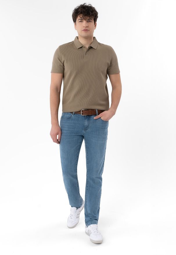 Volcano - Niebieskie jeansy, Straight Leg, D-LEON 57. Kolekcja: plus size. Kolor: niebieski