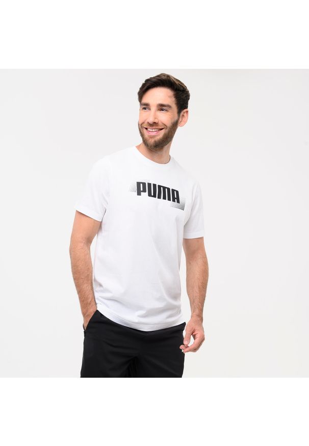 Decathlon - Koszulka z krótkim rękawem męska Puma Gym & Pilates. Kolor: biały. Materiał: bawełna. Długość rękawa: krótki rękaw. Długość: krótkie. Sport: joga i pilates