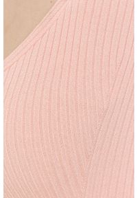 Marciano Guess sukienka kolor różowy mini dopasowana. Kolor: różowy. Materiał: dzianina. Długość rękawa: krótki rękaw. Wzór: gładki. Typ sukienki: dopasowane. Długość: mini #4