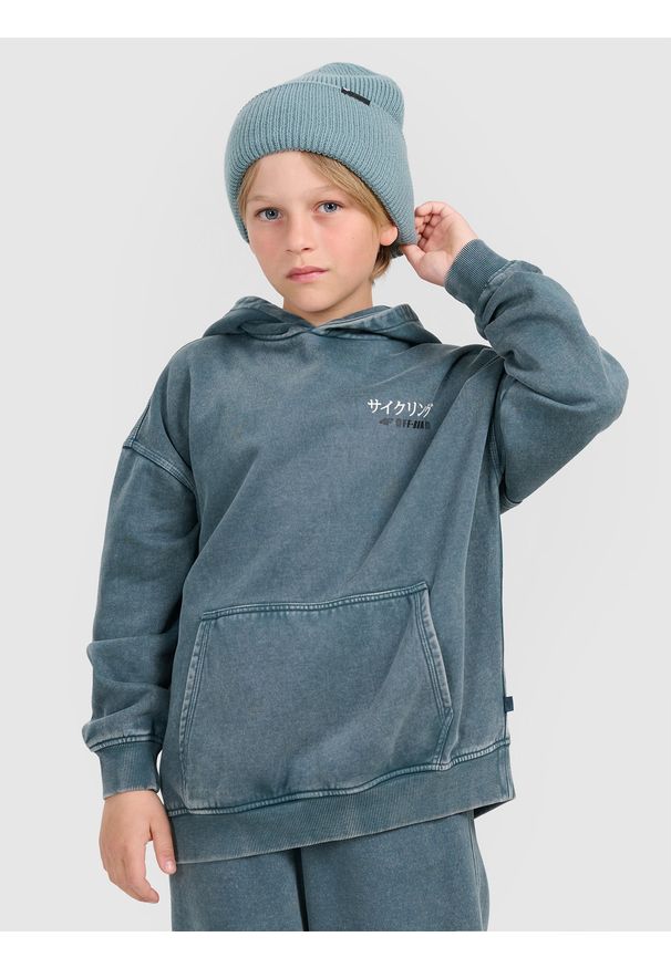 4f - 4F Bluza dresowa nierozpinana z kapturem chłopięca - turkusowa 134 (8-9 lat). Okazja: na co dzień. Typ kołnierza: kaptur. Kolor: turkusowy. Materiał: dresówka. Wzór: gładki, ze splotem. Sezon: lato. Styl: sportowy, klasyczny, casual, vintage