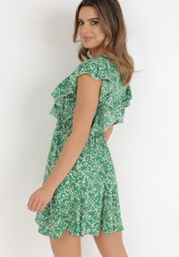 Born2be - Zielona Sukienka Neamelia. Typ kołnierza: dekolt w serek. Kolor: zielony. Materiał: wiskoza. Długość rękawa: bez rękawów. Wzór: nadruk, kwiaty. Sezon: lato. Styl: klasyczny #2