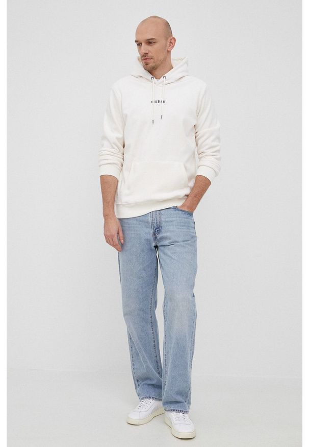 Guess bluza męska kolor biały z kapturem gładka. Okazja: na co dzień. Typ kołnierza: kaptur. Kolor: biały. Wzór: gładki. Styl: casual