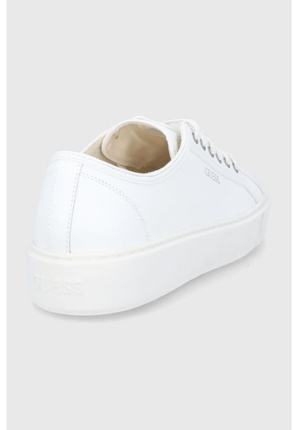 Guess - Buty. Nosek buta: okrągły. Zapięcie: sznurówki. Kolor: biały. Materiał: guma. Obcas: na obcasie. Wysokość obcasa: niski