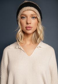 Renee - Jasnobeżowy Komplet z Prążkowanej Dzianiny z Wiskozą Sweter z Kołnierzem i Szerokie Spodnie Leanisela. Kolor: beżowy. Materiał: dzianina, wiskoza, prążkowany. Wzór: aplikacja #5