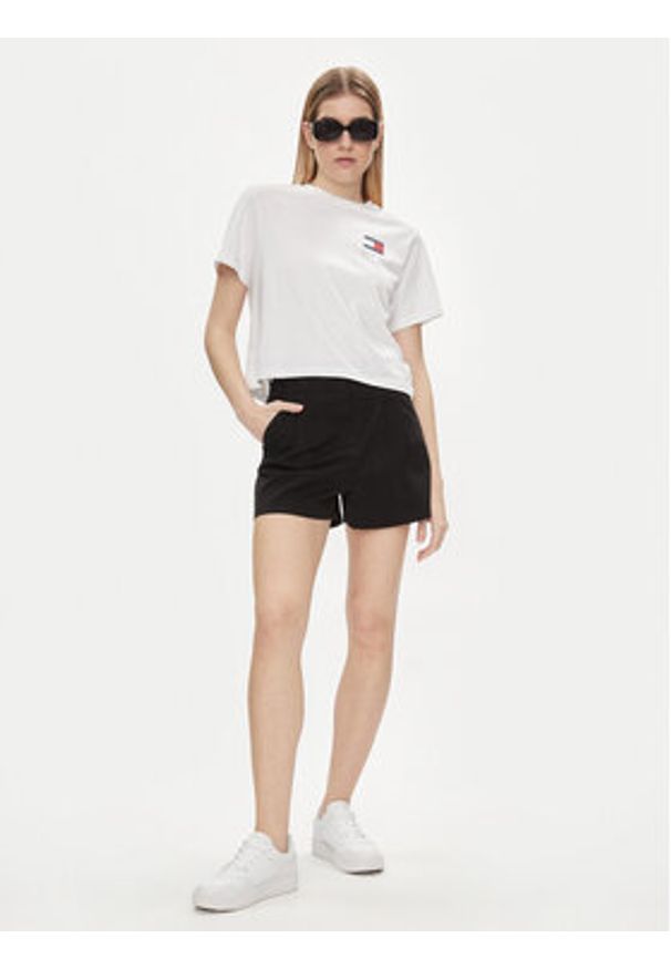 Tommy Jeans Szorty materiałowe Claire DW0DW17775 Czarny Regular Fit. Kolor: czarny. Materiał: bawełna
