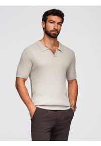 Ombre Clothing - Koszulka męska polo bez guzików z otwartym kołnierzykiem – jasnoszara V3 - Rozmiar: M. Typ kołnierza: polo. Kolor: szary. Materiał: wiskoza, prążkowany, dzianina, elastan, nylon. Styl: klasyczny, elegancki #3