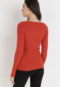 Born2be - Pomarańczowy Sweter Ampippe. Kolor: pomarańczowy. Materiał: prążkowany, dzianina. Długość rękawa: długi rękaw. Długość: długie. Wzór: aplikacja, jednolity #4