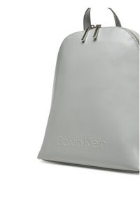 Calvin Klein Plecak Embossed Calvin Round Backpack K60K613185 Szary. Kolor: szary. Materiał: skóra #3