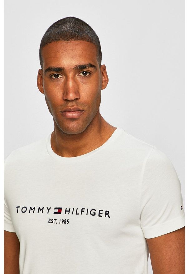 TOMMY HILFIGER - Tommy Hilfiger - T-shirt. Okazja: na co dzień. Kolor: biały. Wzór: nadruk. Styl: casual