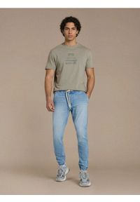 Sinsay - Jeansy jogger z efektem sprania - niebieski. Kolor: niebieski #1