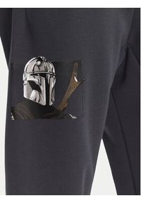 Adidas - adidas Spodnie dresowe Star Wars The Mandalorian™ JI5724 Szary Regular Fit. Kolor: szary. Materiał: bawełna. Wzór: motyw z bajki #5
