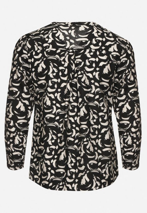 Born2be - Czarna Koszula z Wiskozą w Abstrakcyjny Wzór Clarivana. Okazja: na co dzień. Typ kołnierza: dekolt w serek. Kolekcja: plus size. Kolor: czarny. Materiał: wiskoza. Długość rękawa: długi rękaw. Długość: długie. Styl: klasyczny, elegancki, casual