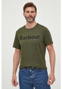 Barbour t-shirt bawełniany kolor zielony z nadrukiem. Kolor: zielony. Materiał: bawełna. Wzór: nadruk. Styl: klasyczny