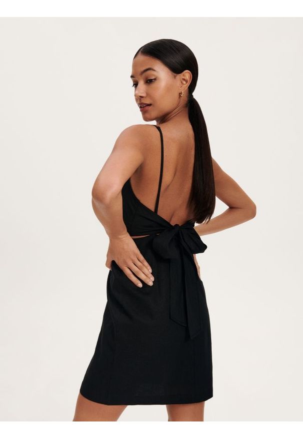 Reserved - Sukienka mini z lnem - czarny. Kolor: czarny. Materiał: len. Długość: mini