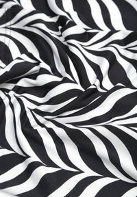 Born2be - Czarno-Biały Kombinezon Lasthotis. Kolor: czarny. Długość rękawa: bez rękawów. Długość: długie. Wzór: kolorowy, geometria. Sezon: lato #4