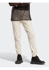 Adidas - adidas Spodnie dresowe adicolor Essentials IA6477 Beżowy Slim Fit. Kolor: beżowy. Materiał: bawełna #1